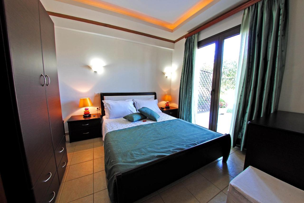 Dionysus Apartments & Suites Ierissós Pokoj fotografie
