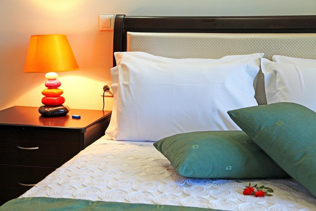 Dionysus Apartments & Suites Ierissós Pokoj fotografie
